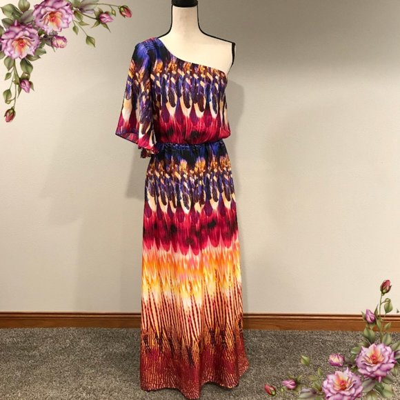 Bisou Bisou Dresses & Skirts - Gorgeous one shoulder feather print maxi dress.